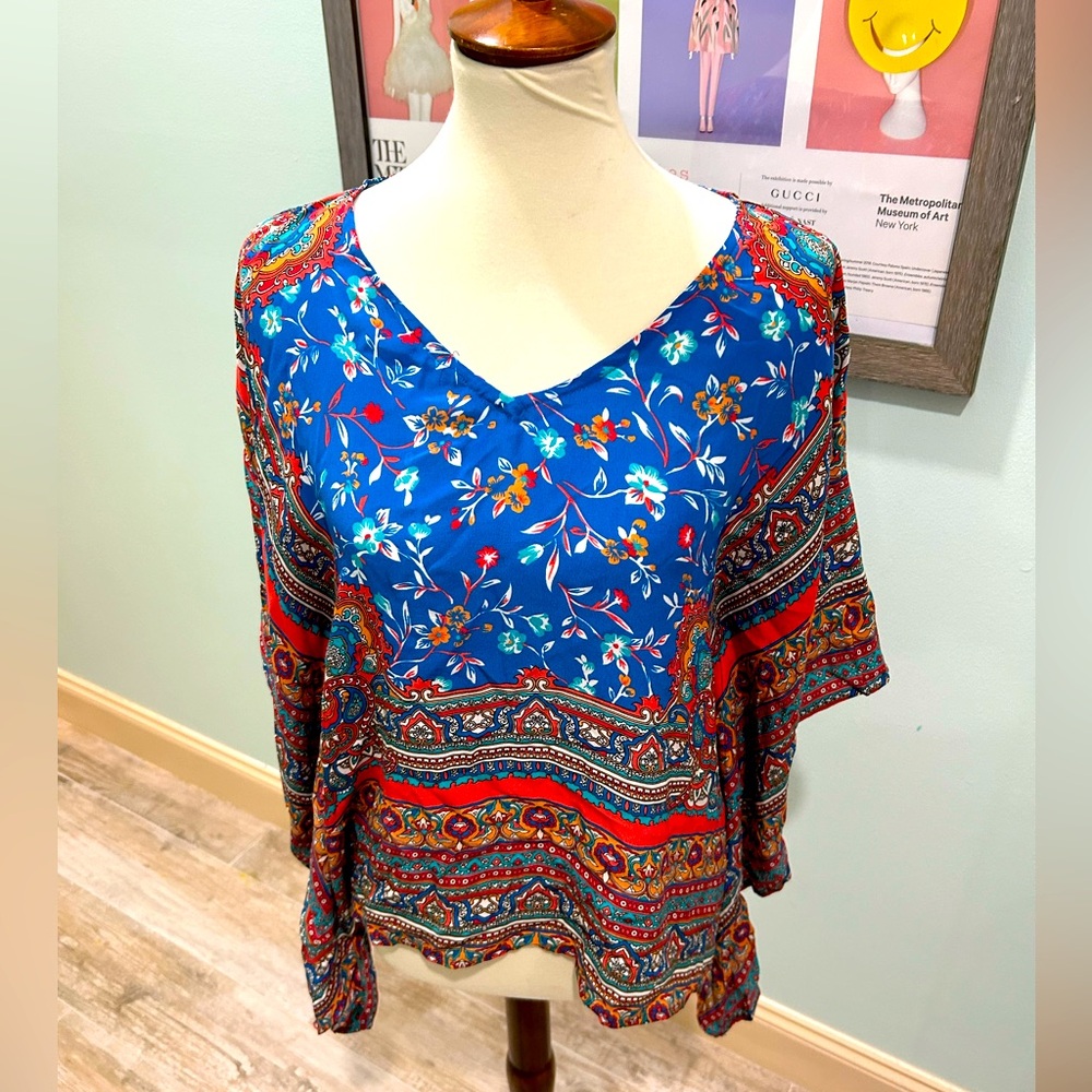 Tolani Briyana Silk Kimono Poncho Style
Pullover Top. Boho. Size small